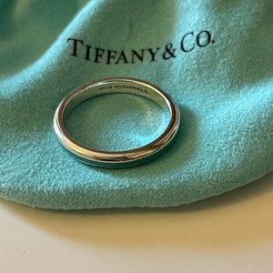 Tiffany & Co size 8 silver ring